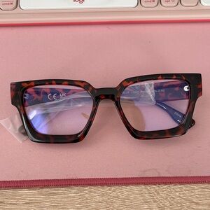 Reader glasses - magnifying lense